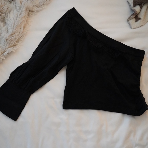 Abercrombie & Fitch Tops - Ambercrombie One Shoulder Top